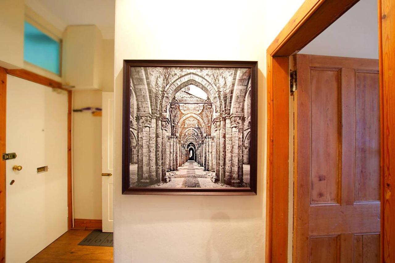 Joivy Classic Apt With Castle Views In Old Town Edimburgo Exterior foto