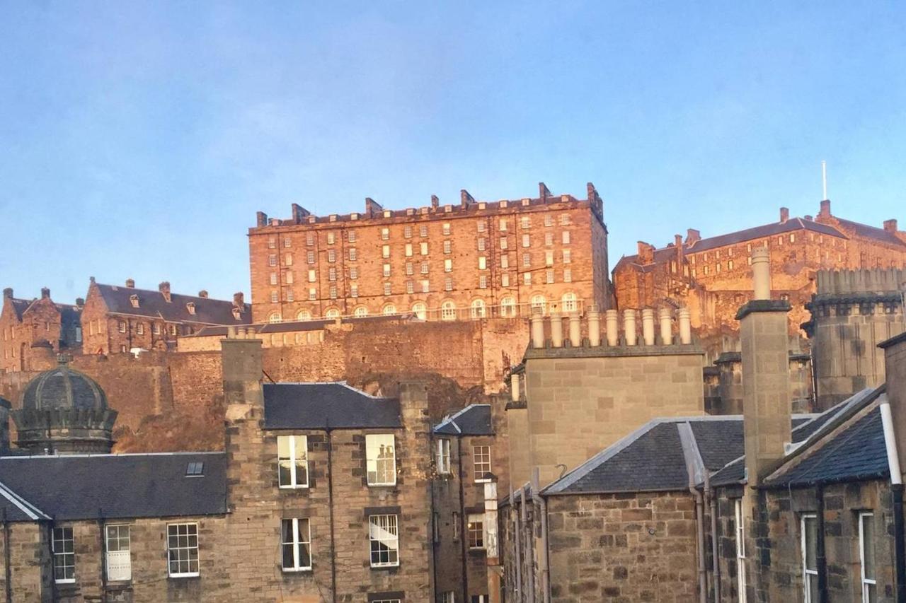 Joivy Classic Apt With Castle Views In Old Town Edimburgo Exterior foto