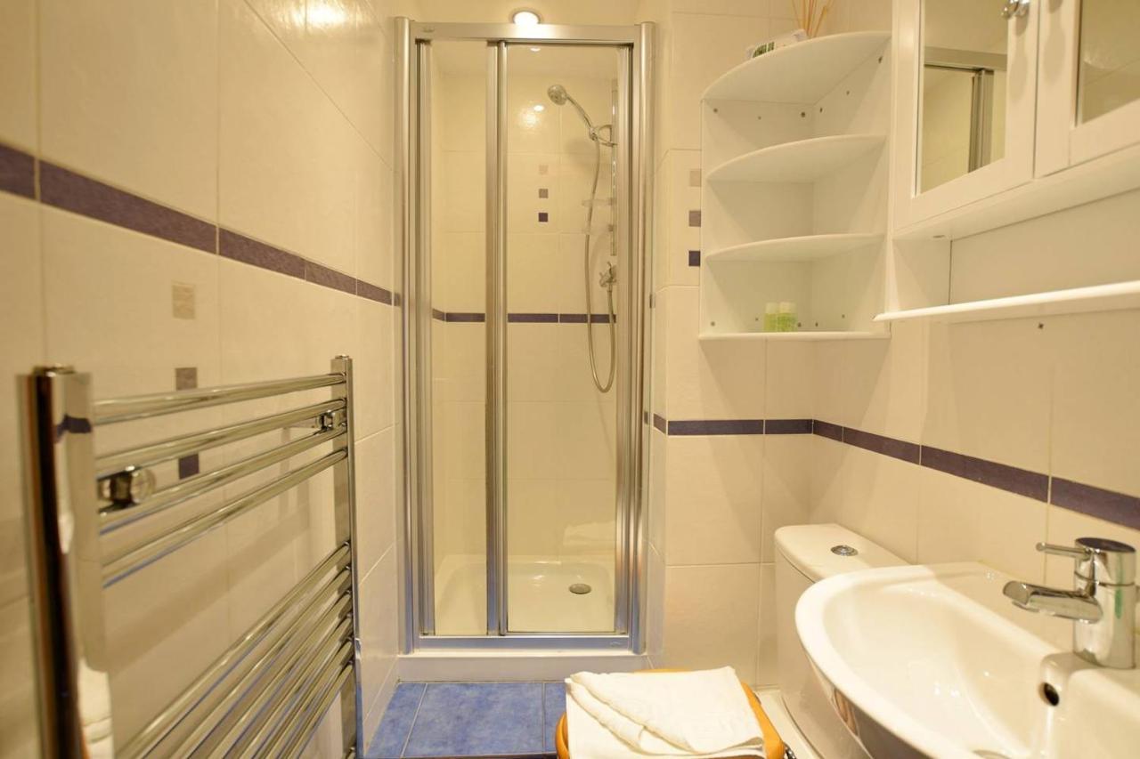Joivy Classic Apt With Castle Views In Old Town Edimburgo Exterior foto